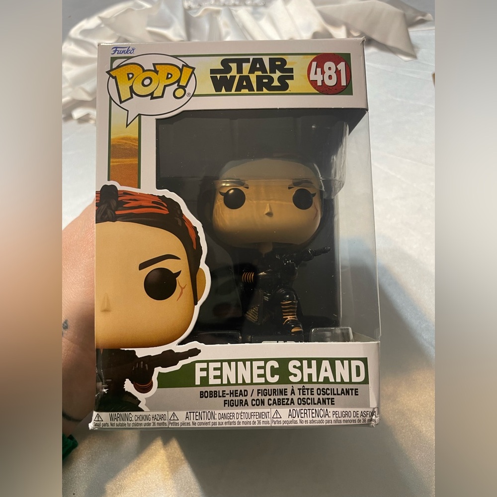 Funko Pop! Star Wars Fennec Shand Figure Bobble head # 481 gun action Disney